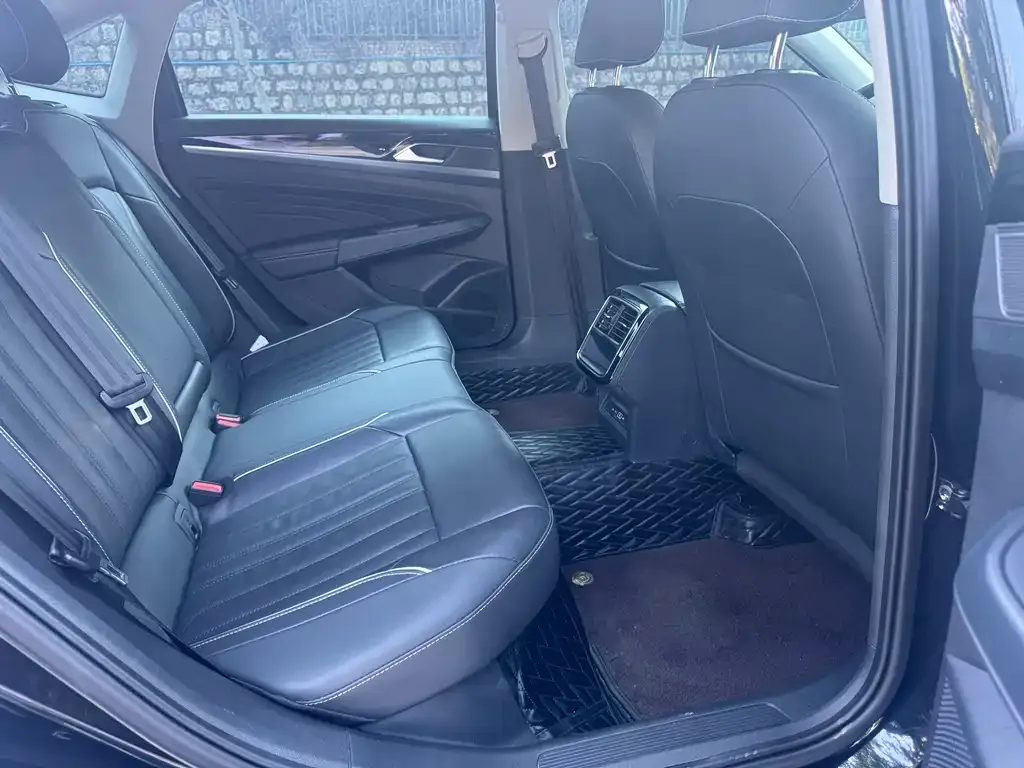 Volkswagen Passat — фото 8