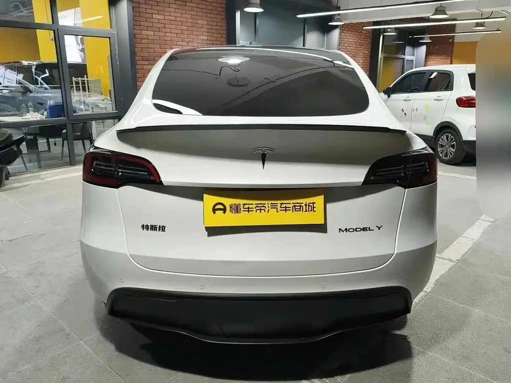 Tesla Model Y — фото 7
