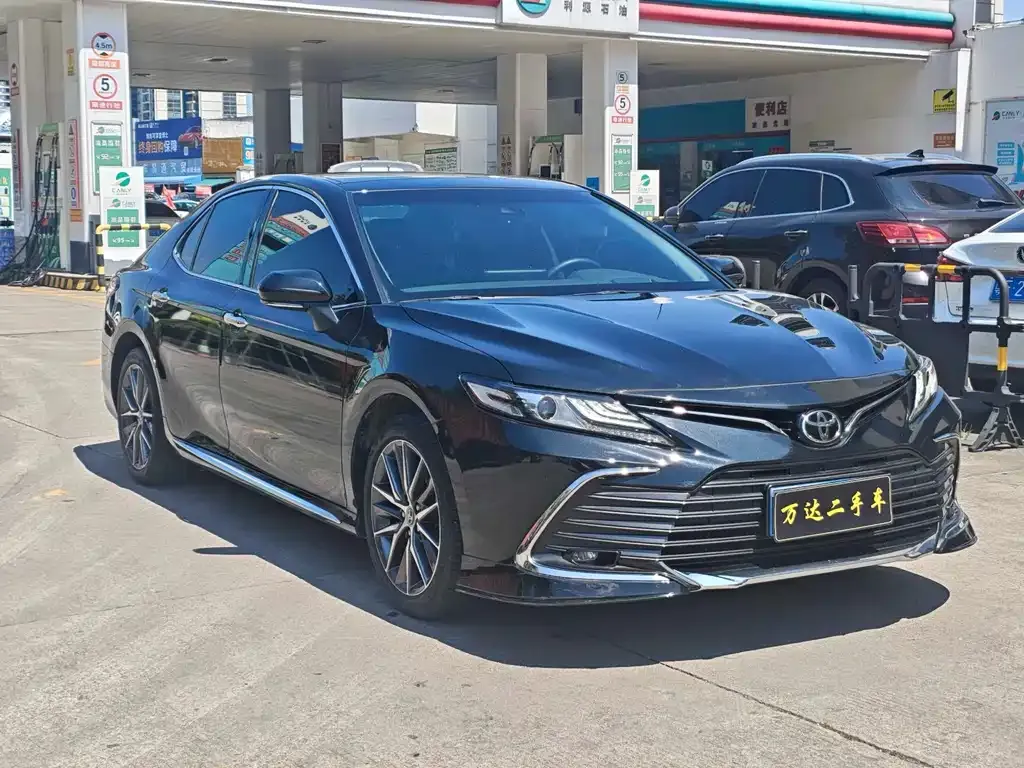 Toyota Camry — фото 10