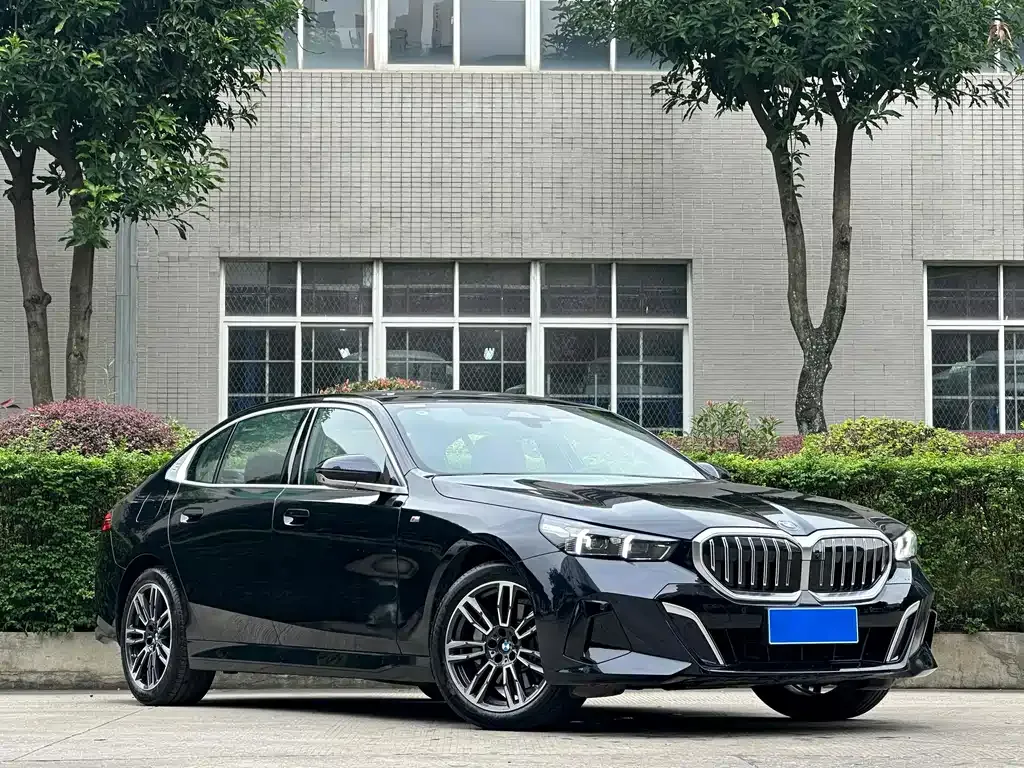 BMW 5 Series — фото 4