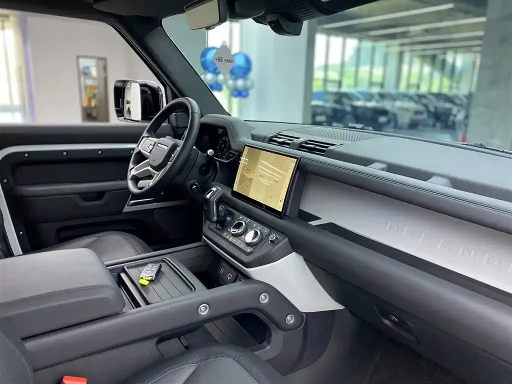 Land Rover Defender — фото 10
