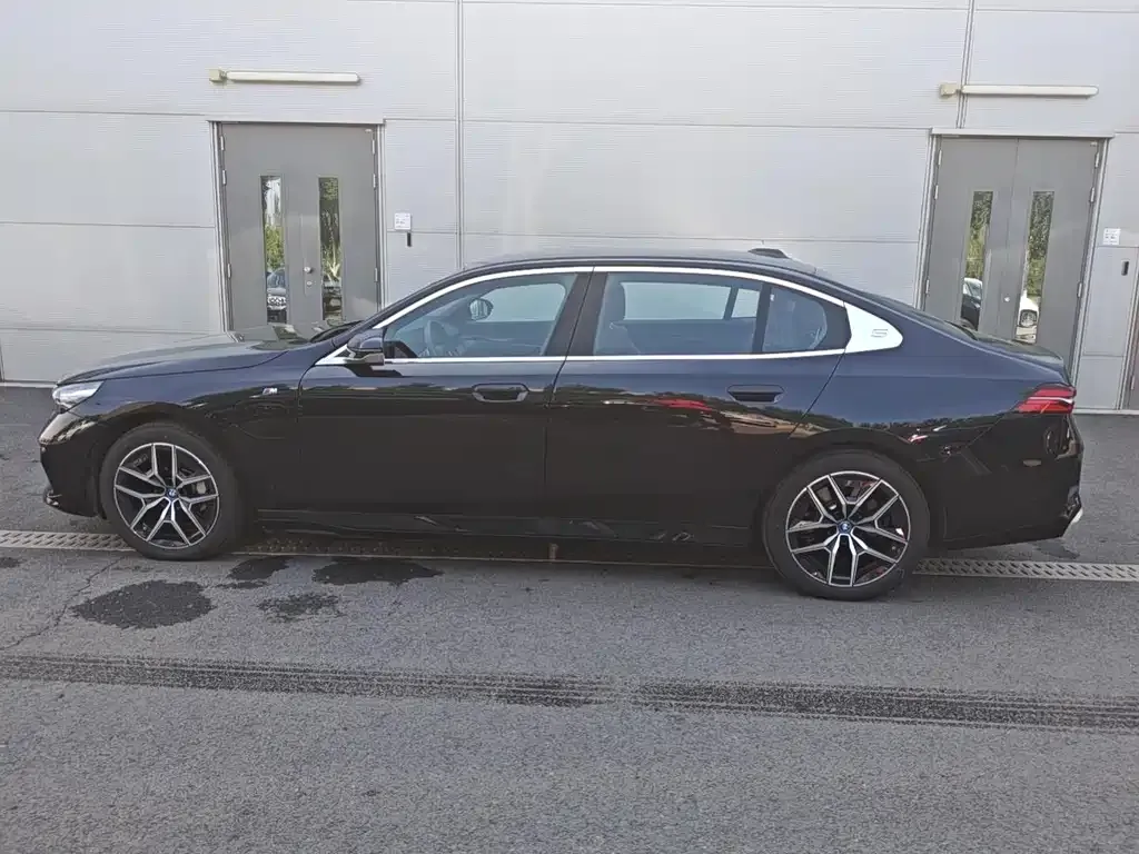 BMW i5 2025 из CN, фото 4