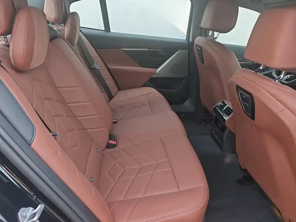 BMW i5 2025 из CN, фото 2