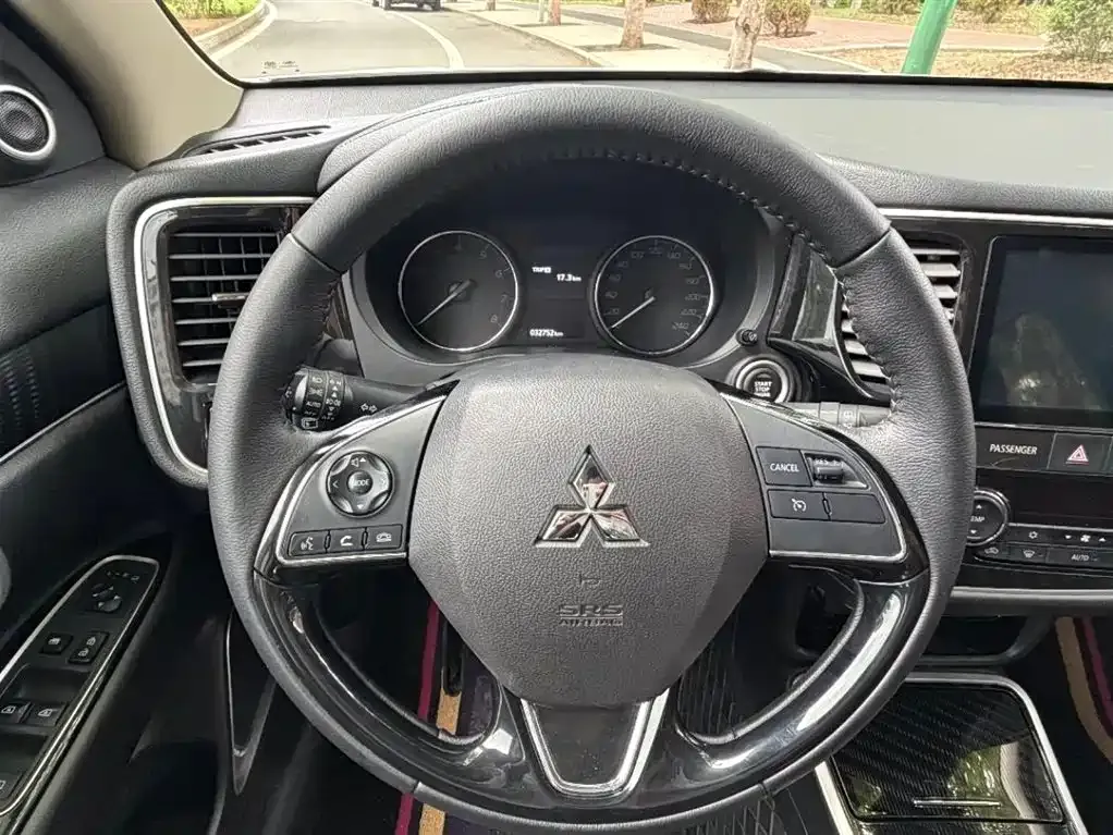 Mitsubishi Outlander — фото 10