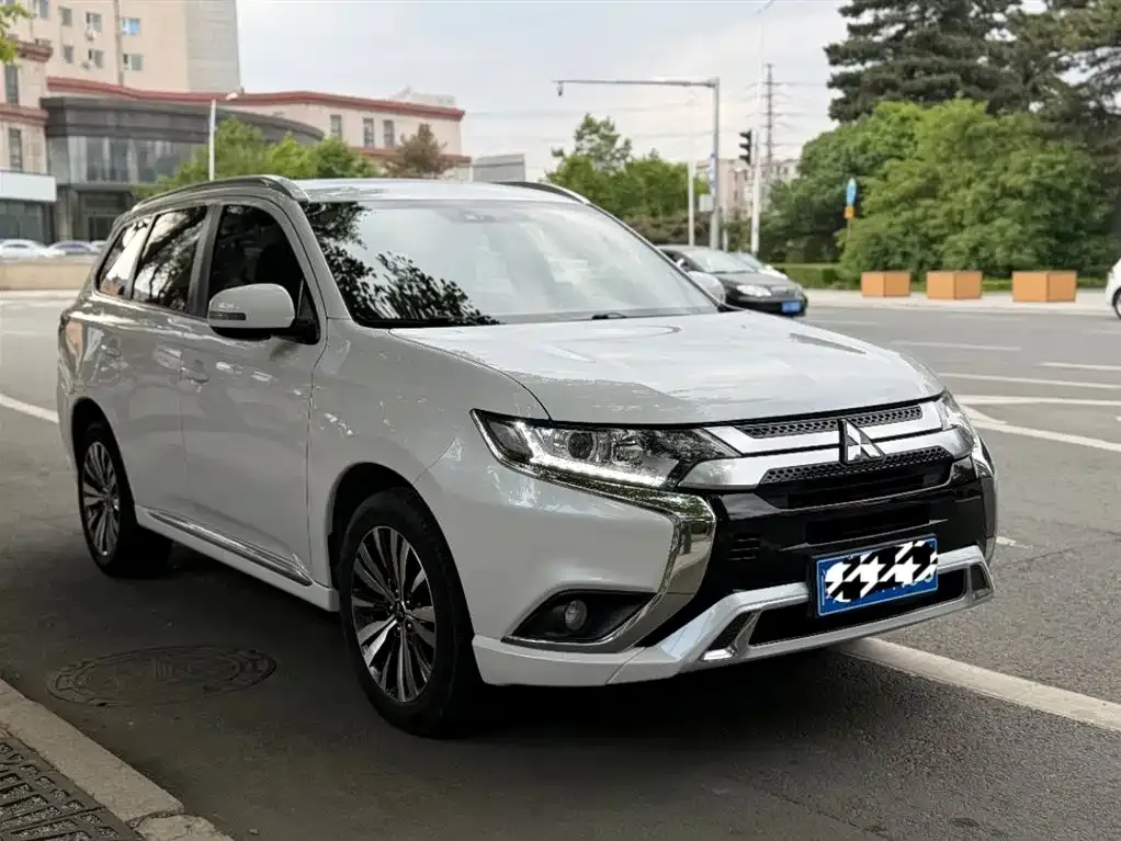 Mitsubishi Outlander — фото 4