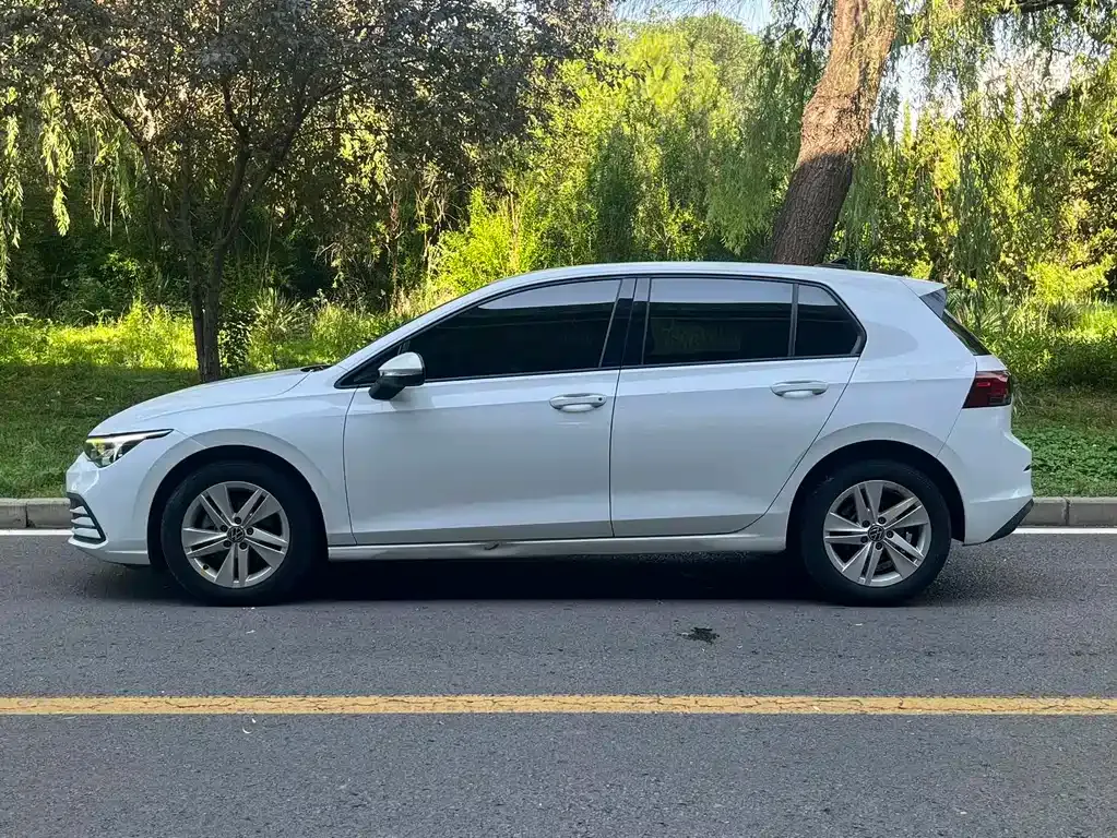Volkswagen Golf 2023 из CN, фото 10