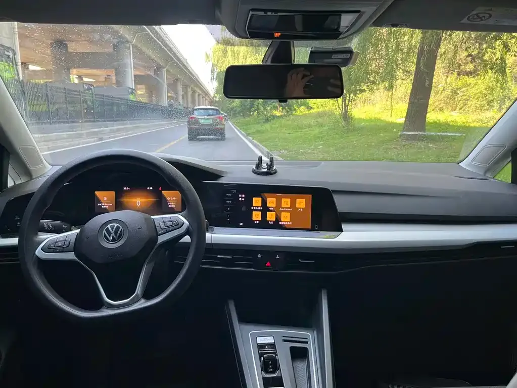 Volkswagen Golf 2023 из CN, фото 2