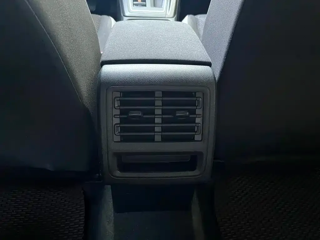 Volkswagen Golf 2023 из CN, фото 7