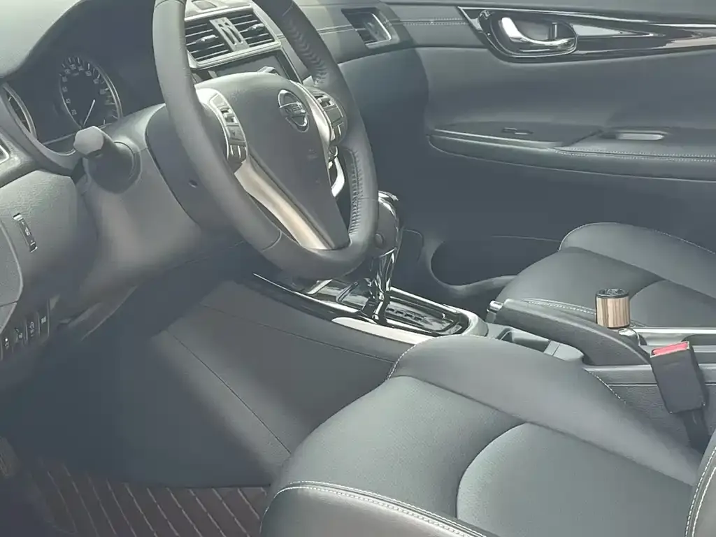 Nissan Tiida 2023 из CN, фото 2