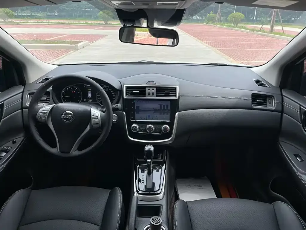 Nissan Tiida 2023 из CN, фото 3