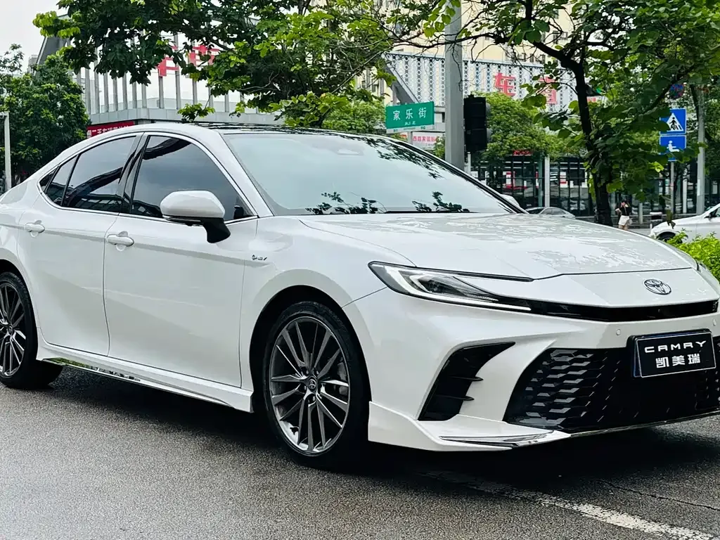 Toyota Camry — фото 7