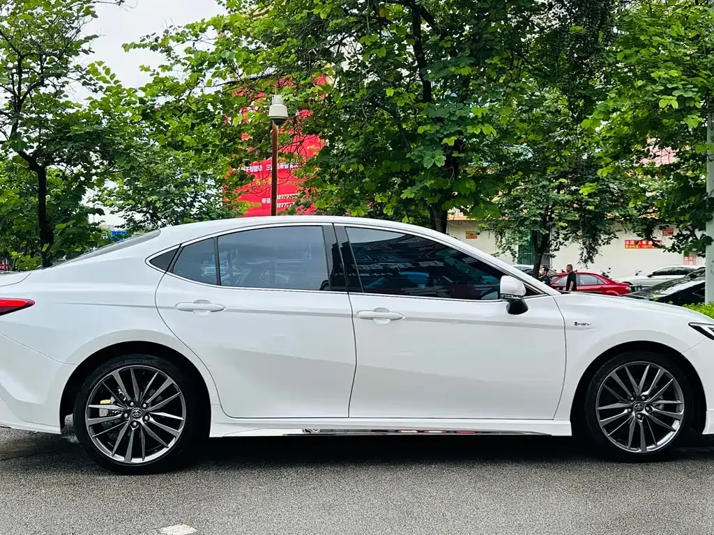 Toyota Camry — фото 6
