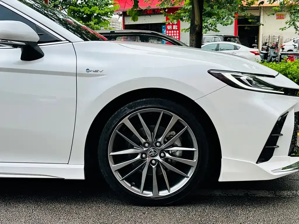 Toyota Camry — фото 3