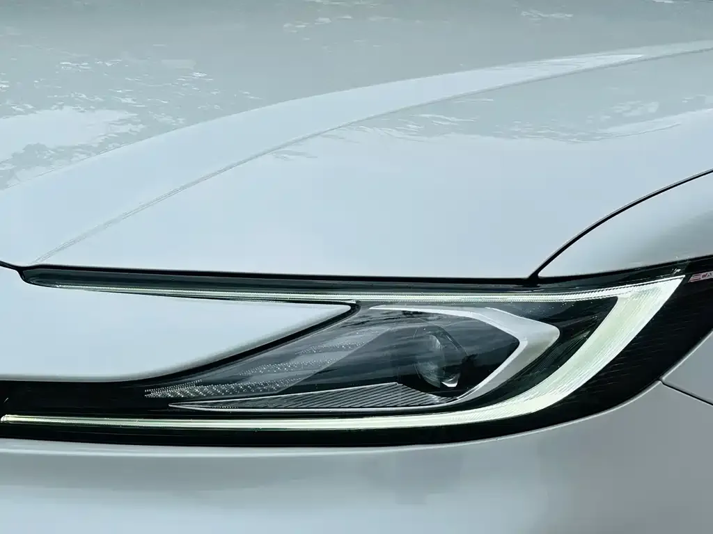 Toyota Camry — фото 2