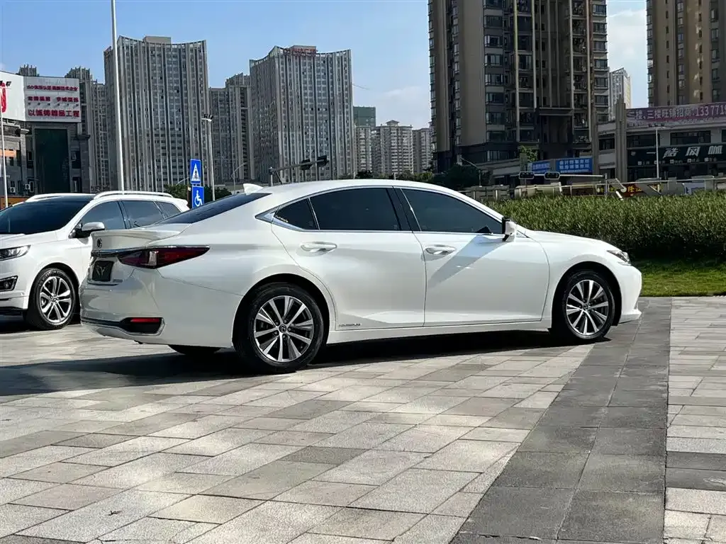 Lexus ES — фото 5