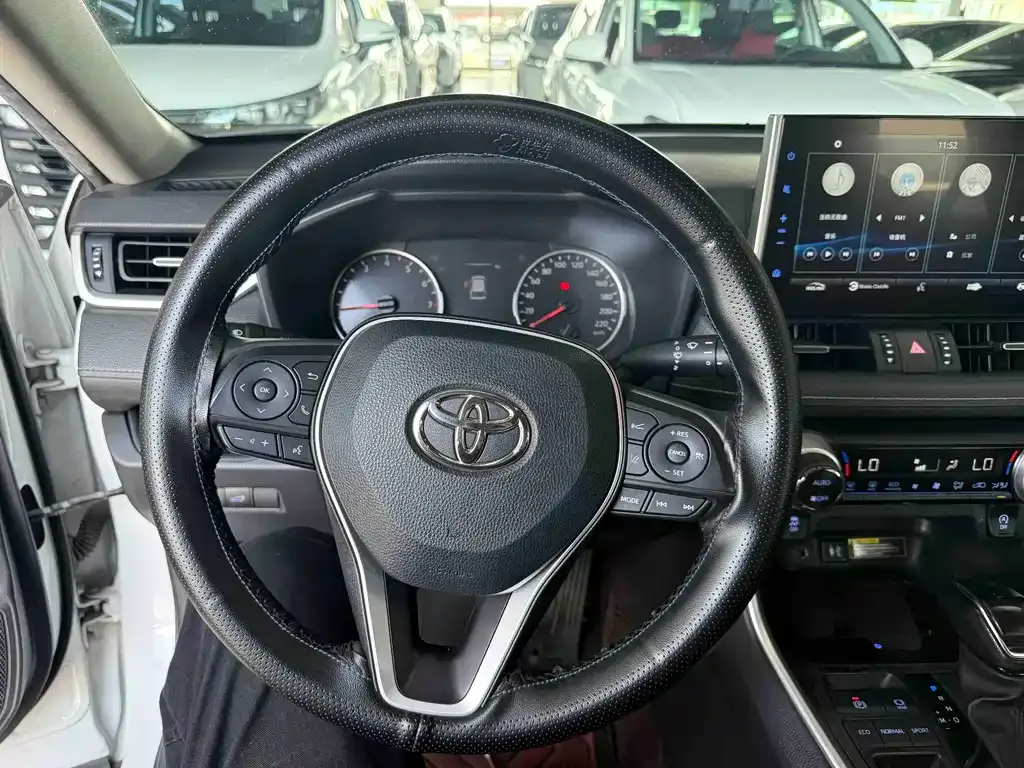 Toyota Wildlander — фото 6