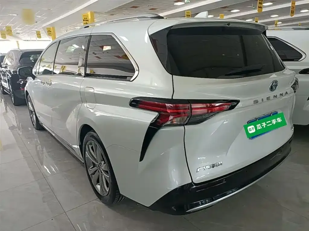 Toyota Sienna — фото 4