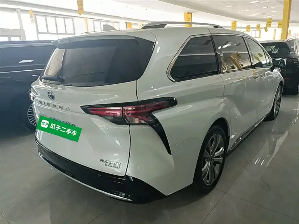 Toyota Sienna — фото 3