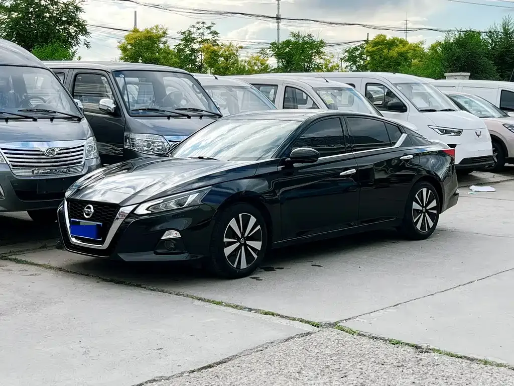 Nissan Teana — фото 1