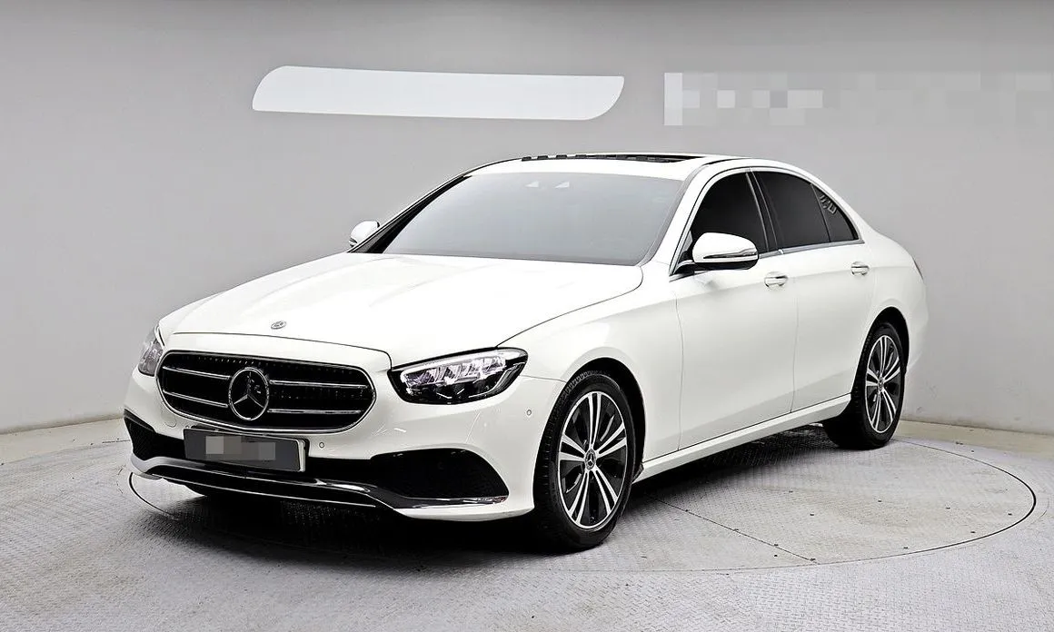 Mercedes-Benz E-Class — фото 1