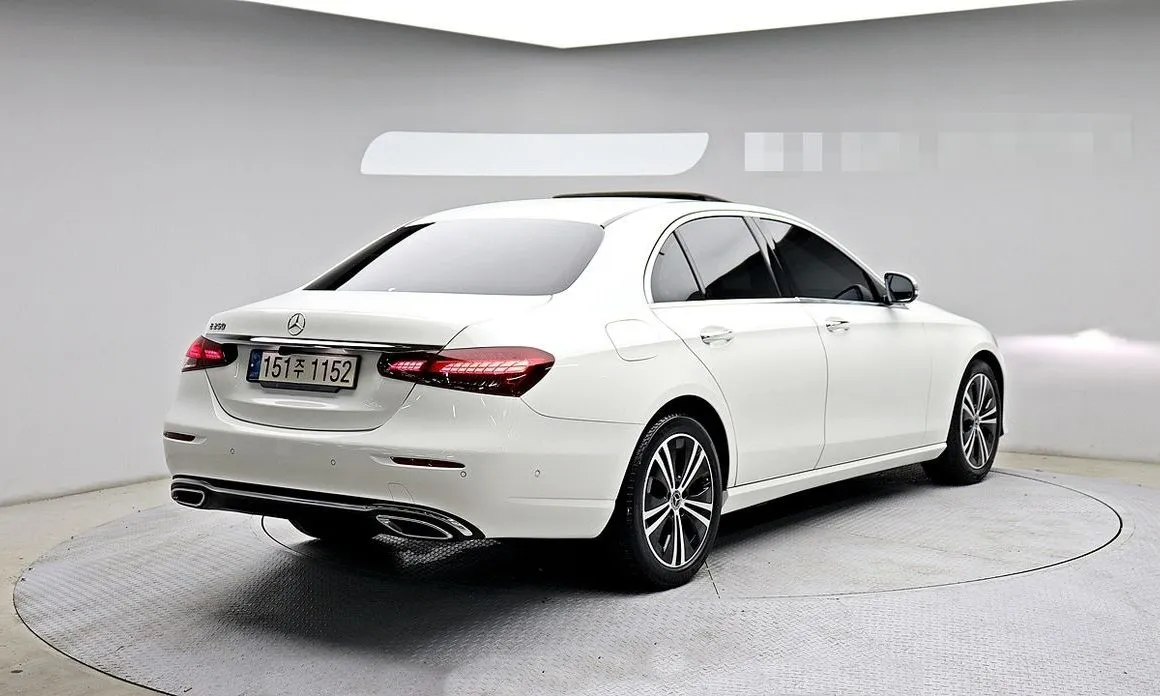 Mercedes-Benz E-Class — фото 3