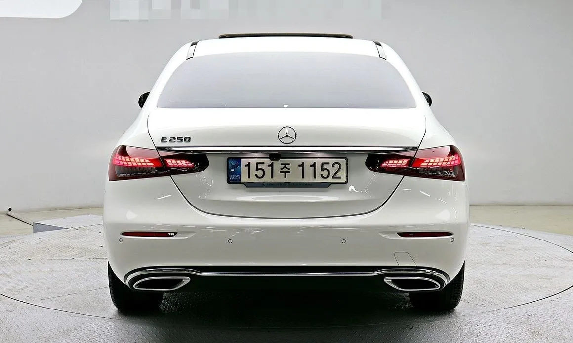 Mercedes-Benz E-Class — фото 7