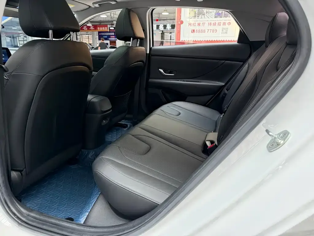 Hyundai Elantra — фото 4