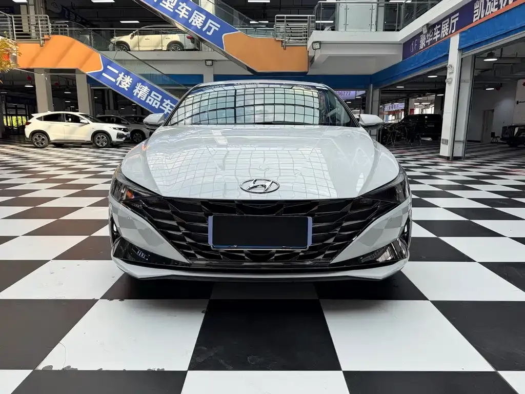 Hyundai Elantra — фото 5