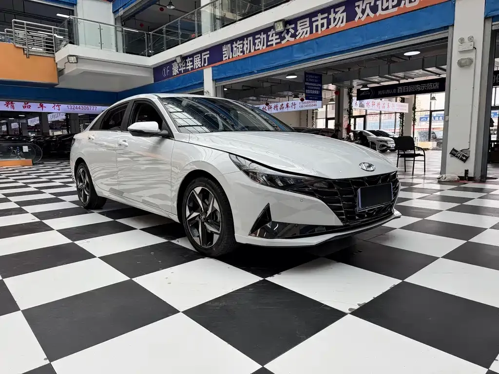 Hyundai Elantra — фото 10