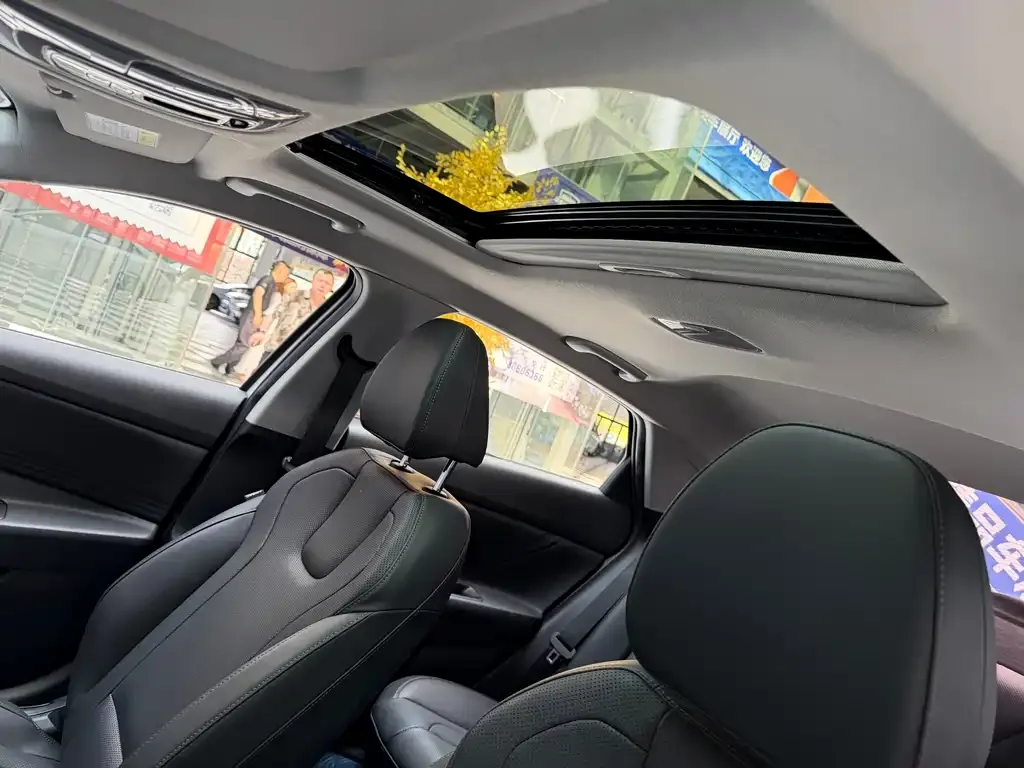 Hyundai Elantra — фото 7