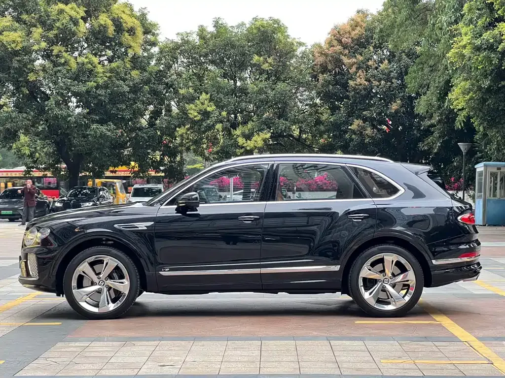 Bentley Bentayga — фото 10