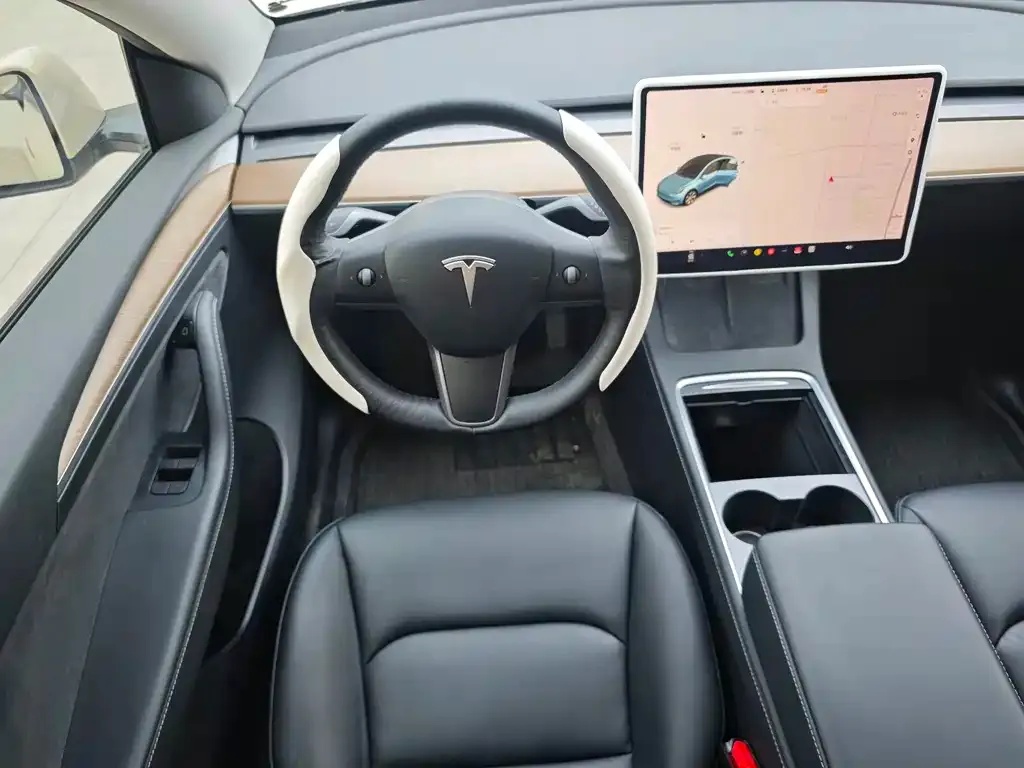 Tesla Model Y — фото 4