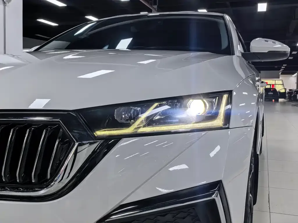 Skoda Octavia — фото 9