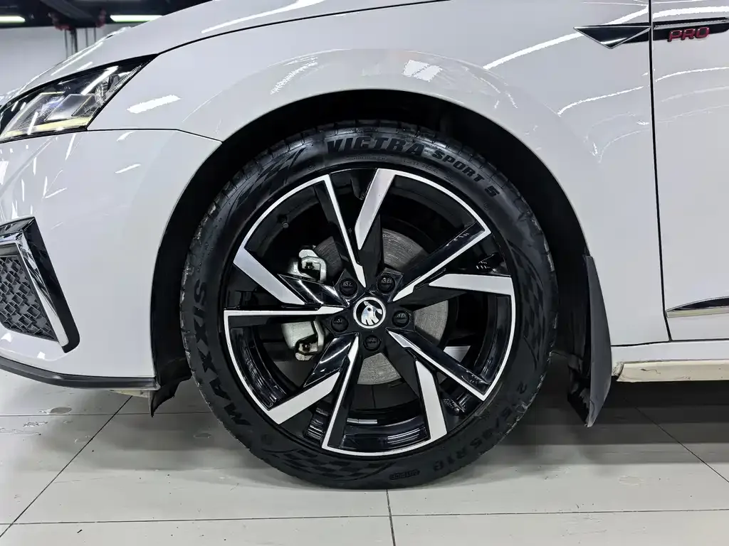 Skoda Octavia — фото 3