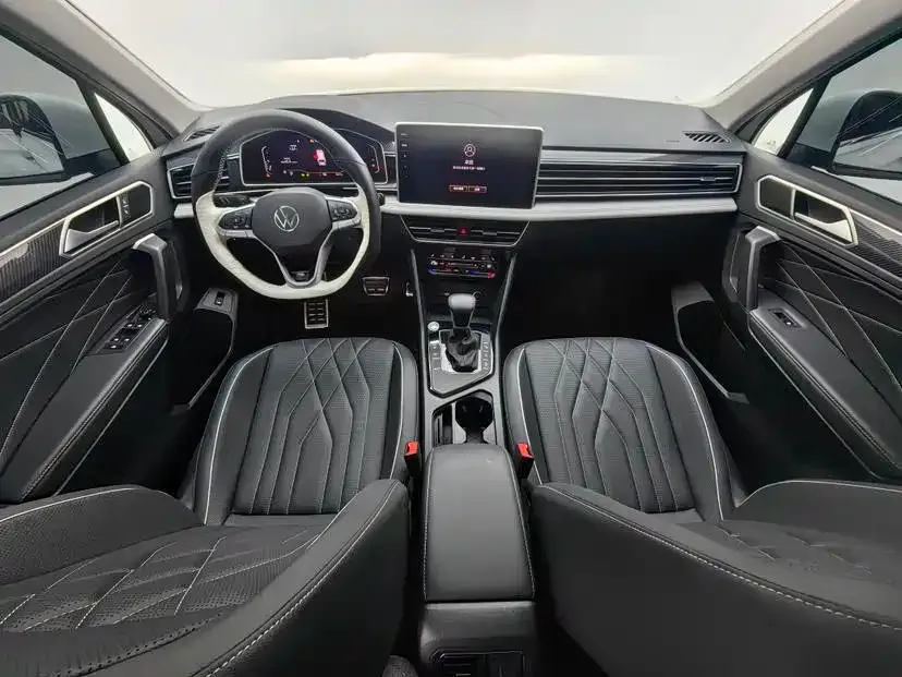 Volkswagen Tiguan L — фото 9