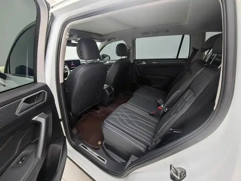 Volkswagen Tiguan L — фото 4
