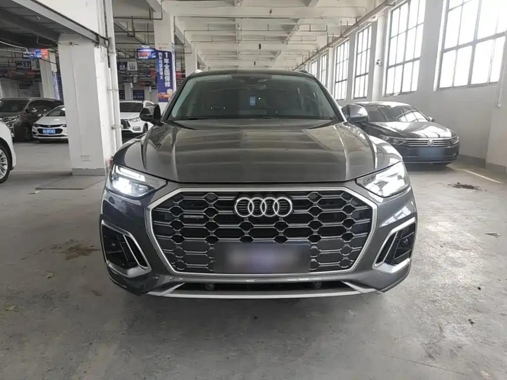 Audi Q5L — фото 10