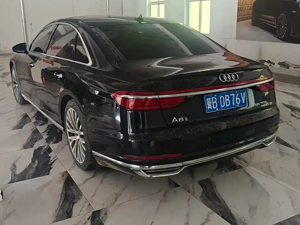 Audi A8 — фото 8