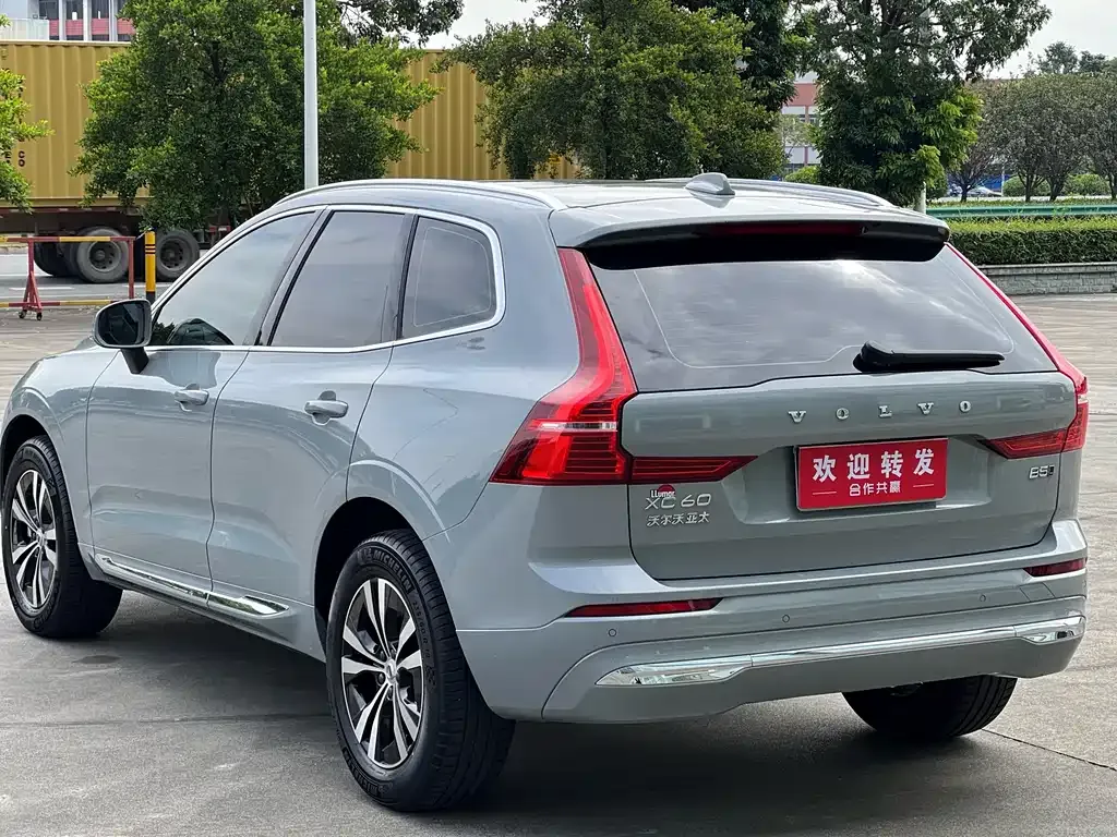 Volvo XC60 — фото 9
