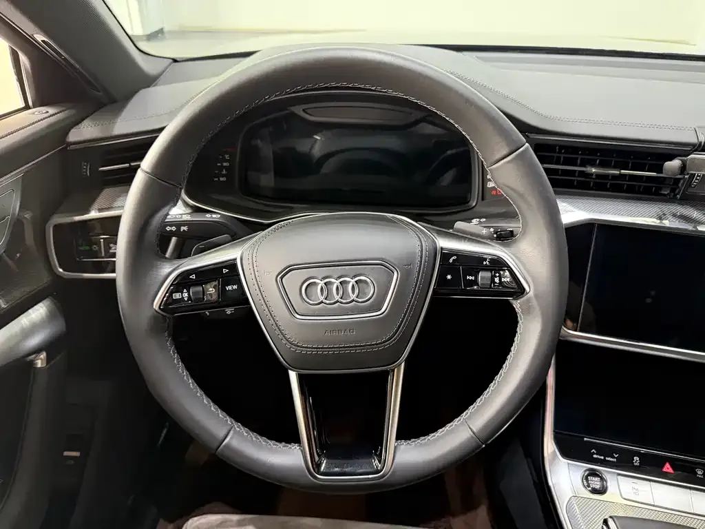 Audi A6L — фото 9