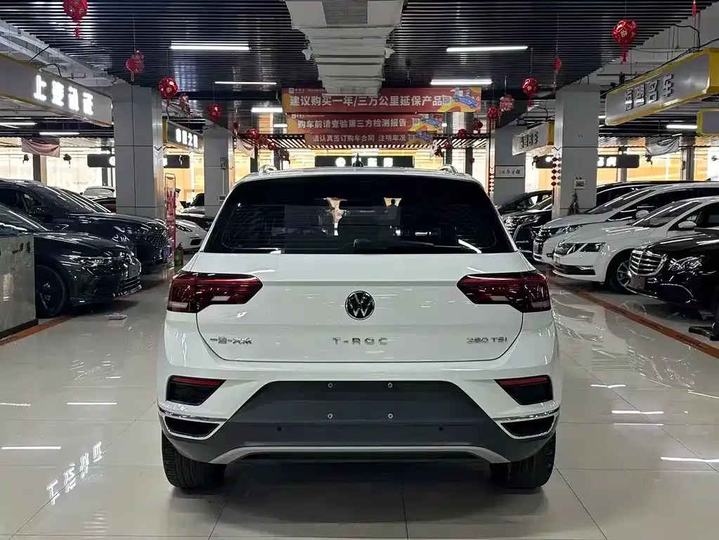 Volkswagen T-Roc — фото 10