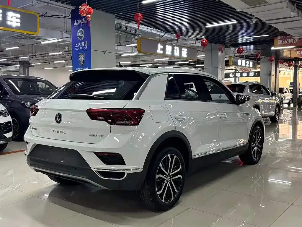Volkswagen T-Roc — фото 9