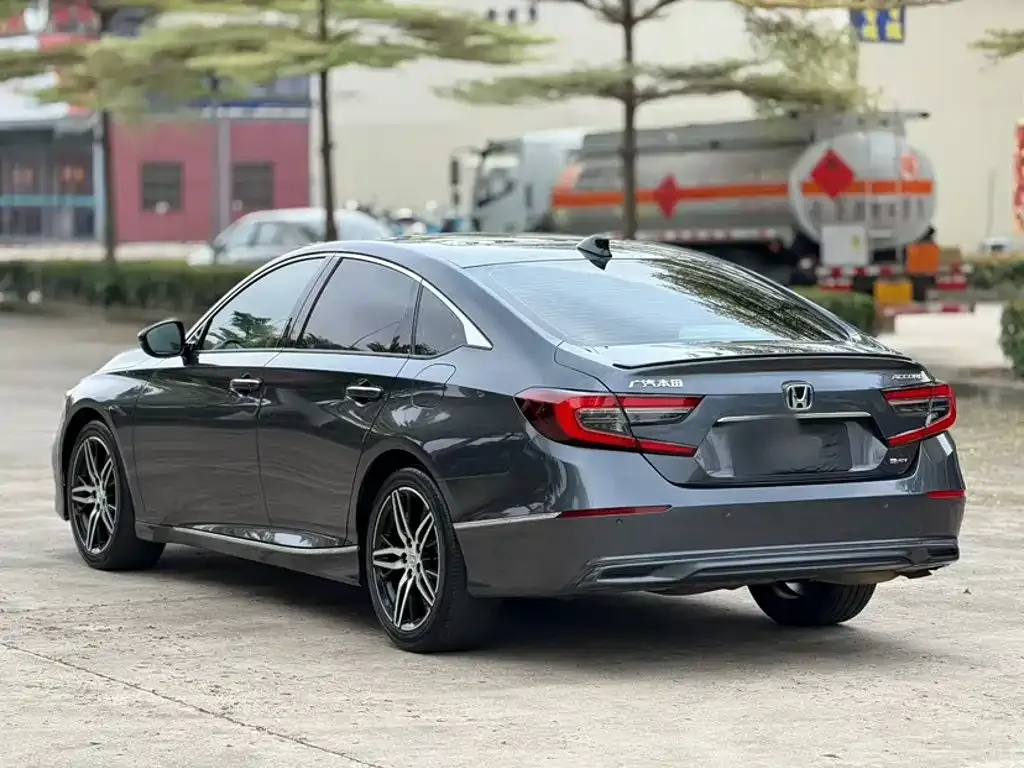 Honda Accord — фото 10