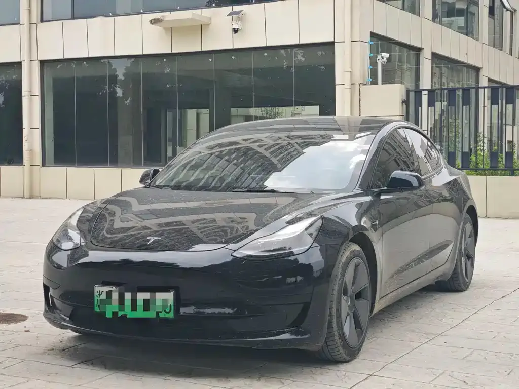 Tesla Model 3 — фото 1
