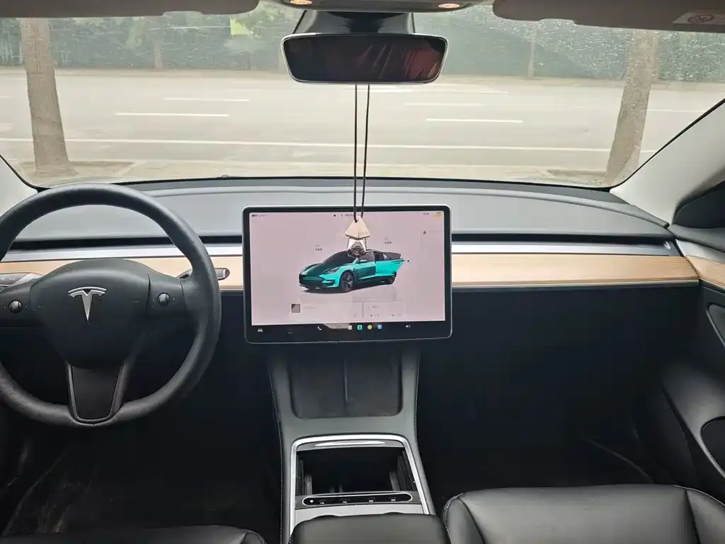 Tesla Model 3 — фото 9