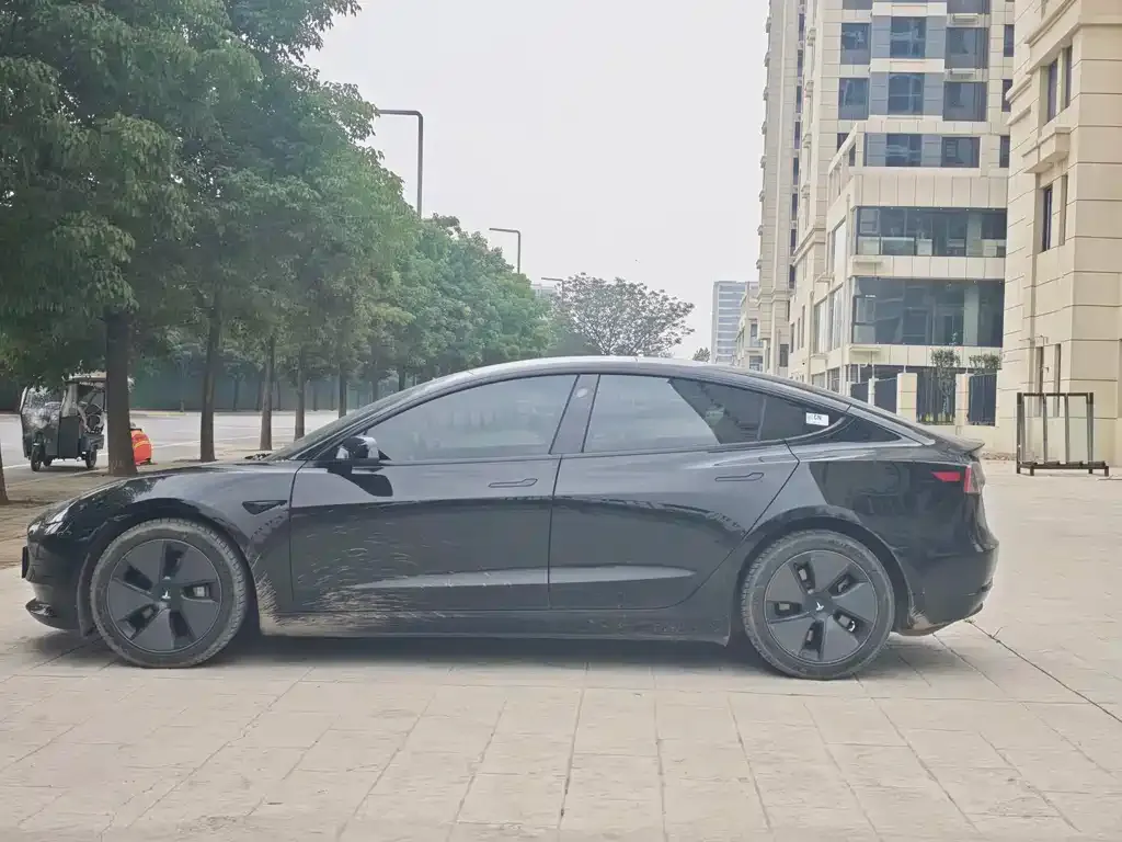 Tesla Model 3 — фото 7