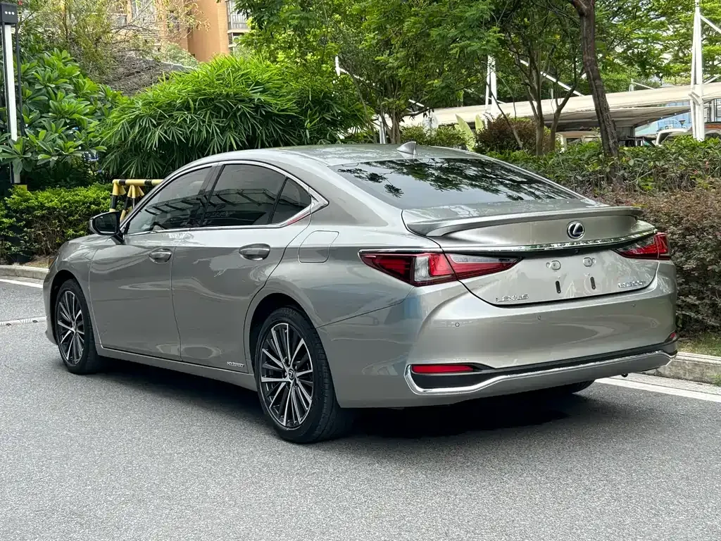Lexus ES — фото 10