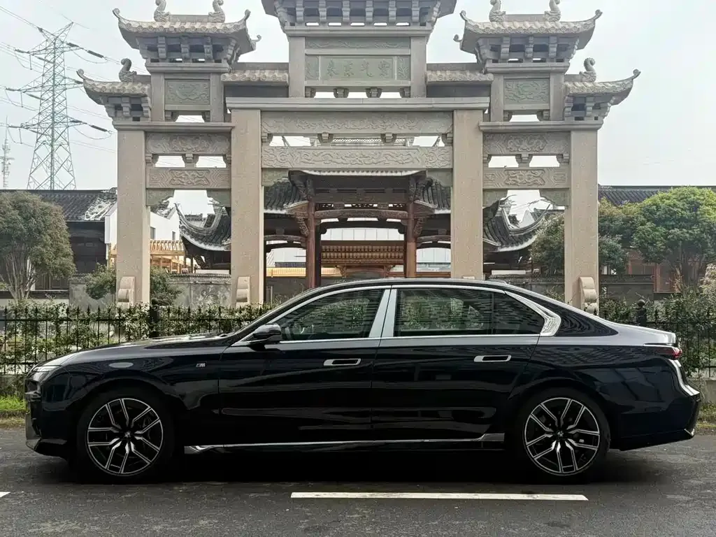 BMW 7 Series 2025 из CN, фото 7