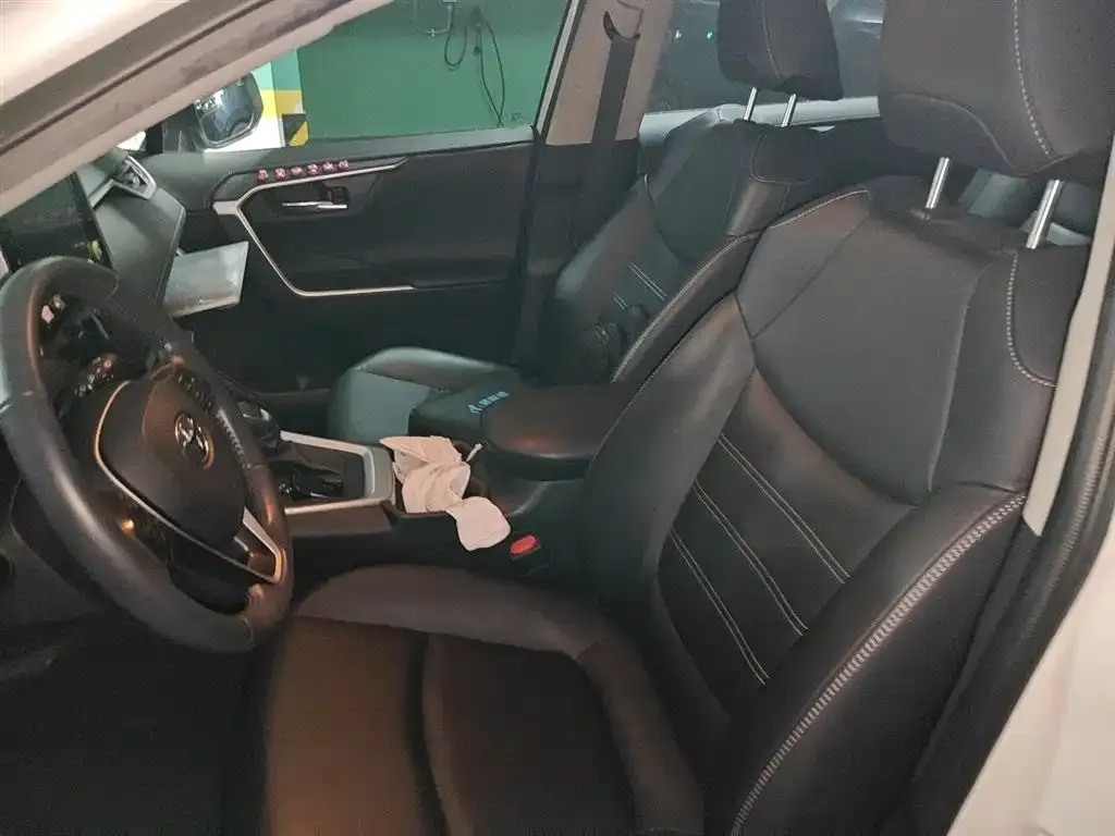 Toyota RAV4 — фото 2
