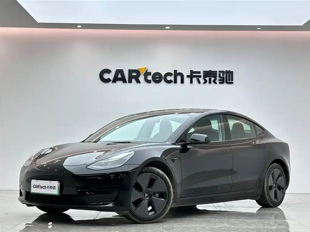 Tesla Model 3 — фото 1